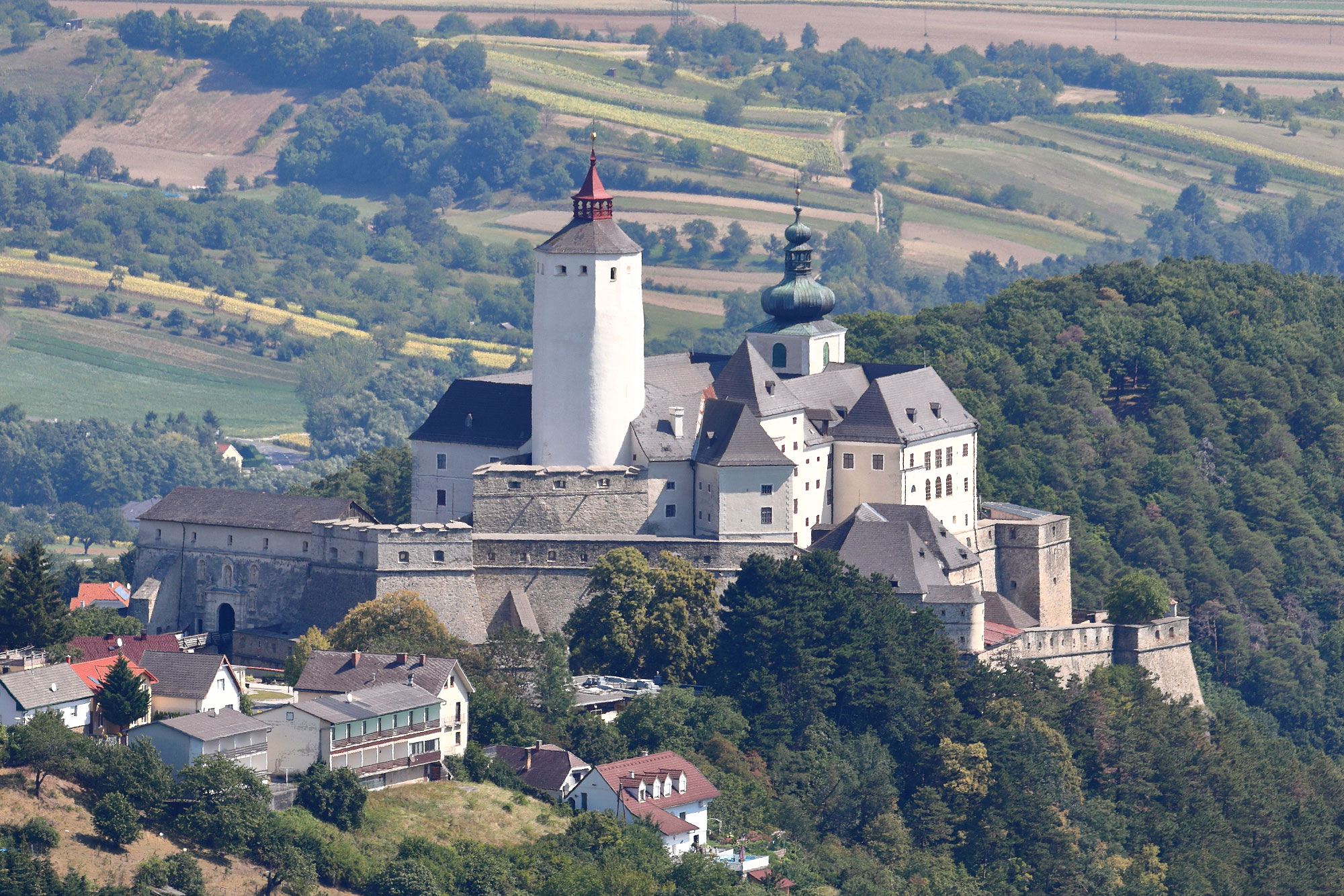 Forchtenstein (Photo License: CC-BY-SA-4.0)